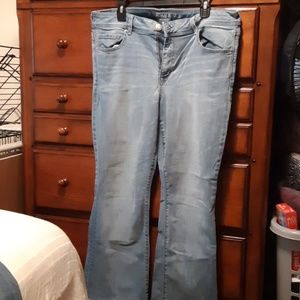 American Eagle Kickboot 18 short